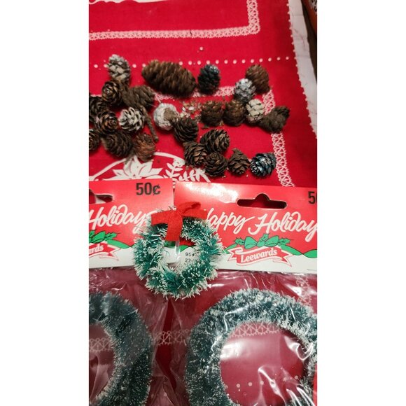 Vintage Christmas Ornament Lot Wreaths Bells Figurines Pinecones Leewards Westri - Picture 4 of 16